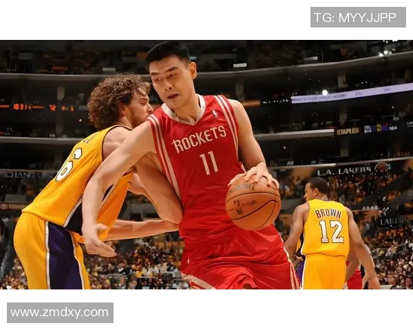 姚明回归CBA发带引发热议球迷期待传奇巨星再创辉煌