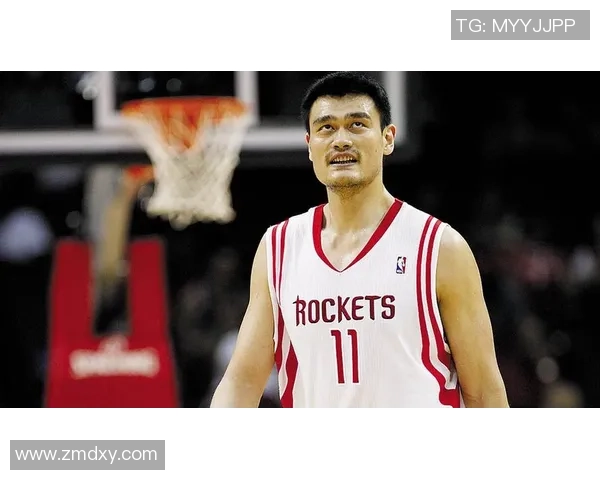 姚明高大威猛如山岳篮球场上风云变幻的传奇巨星