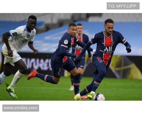 中超精彩对决拜仁与AC米兰战成平局乌龙球成比赛转折点分析 中超精彩对决拜仁与AC米兰战成平局乌龙球成比赛转折点分析