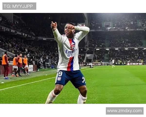 里昂大胜皇马3-0引发全场热议赛后点评揭示惨败原因